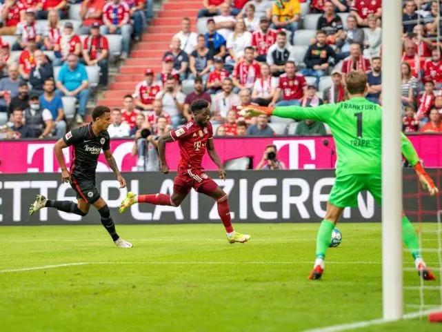 德甲战报：拜仁慕尼黑1-2法兰克福，拜仁收获赛季首败