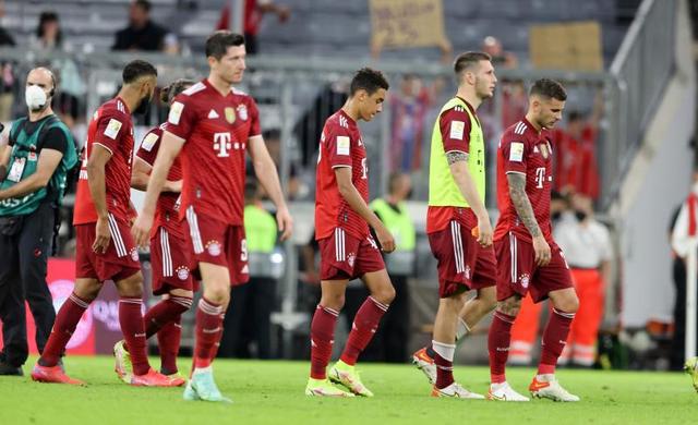 德甲战报：拜仁慕尼黑1-2法兰克福，拜仁收获赛季首败