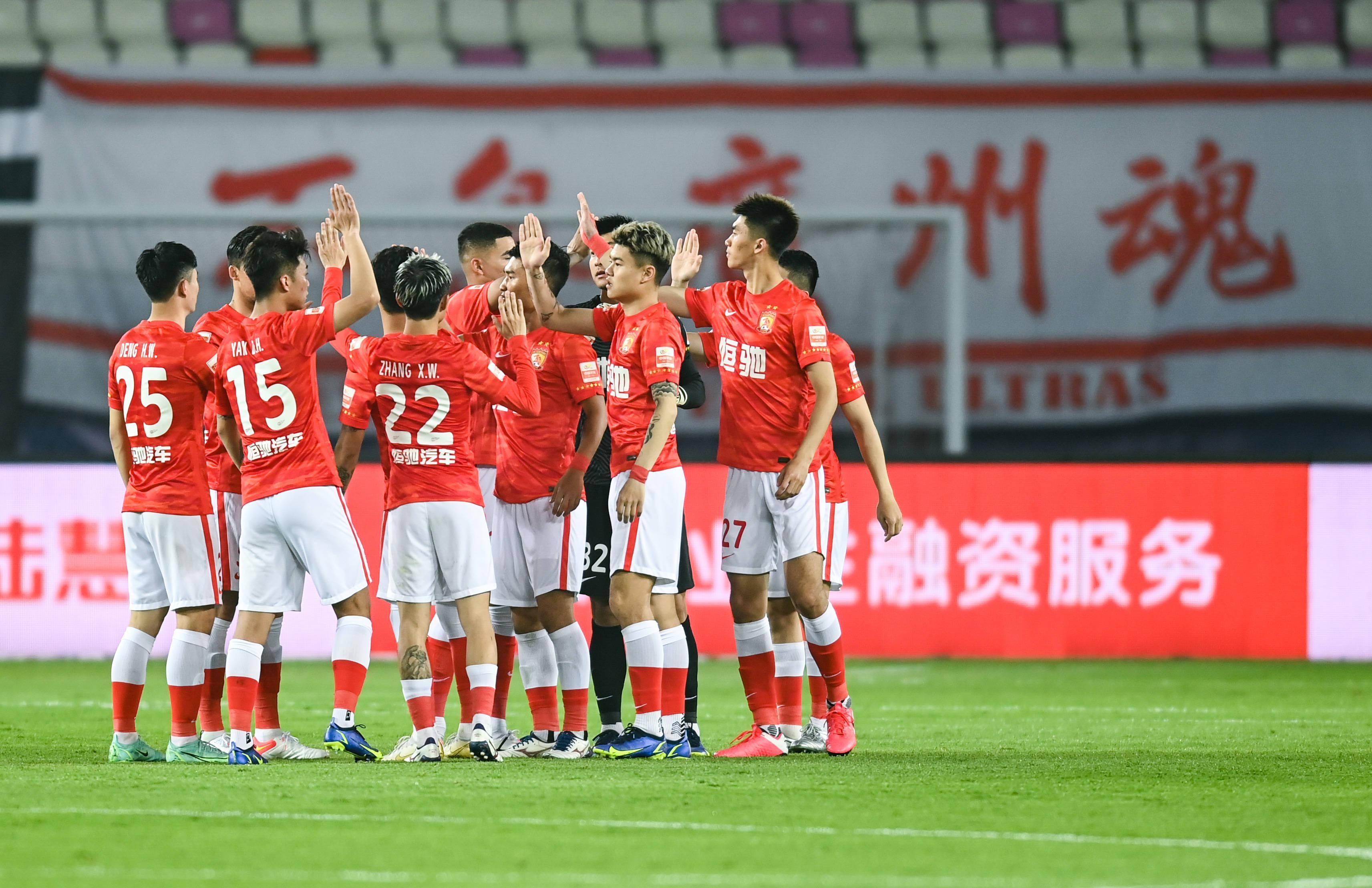 未来中国足球如何提升球员的水平？