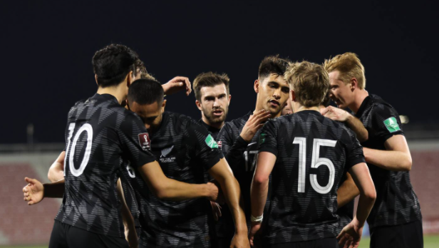 新西兰队在击败所罗门群岛后进入世界杯季后赛