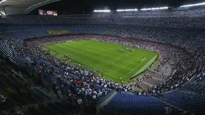 欧足联：为什么在巴塞罗那的诺坎普球场有30000名法兰克福球迷
