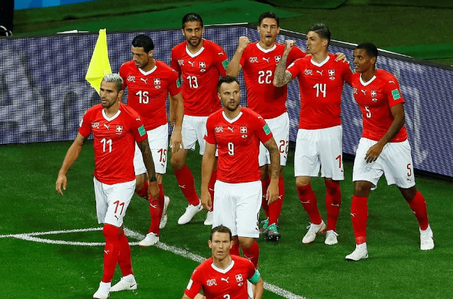 瑞士1-0喀麦隆，世界杯战报，恩博洛进球带领球队获得三分