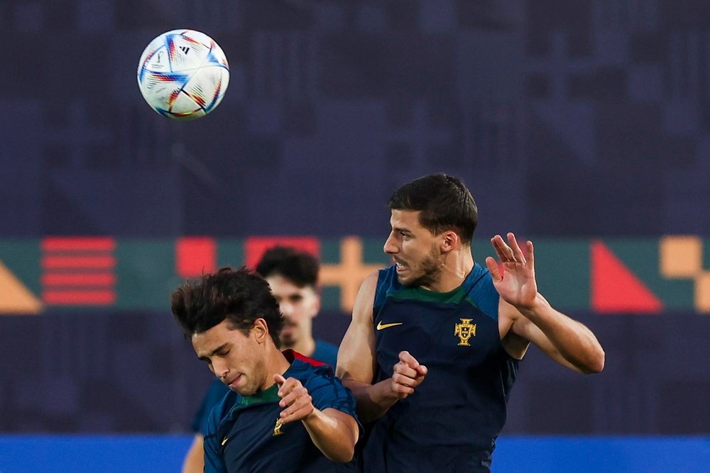 世界杯1/4决赛摩洛哥vs葡萄牙：鲁本·迪亚斯在赛前重返小组训练