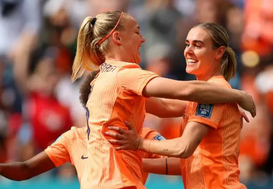 女子世界杯1/8决赛：荷兰女足2-0南非女足