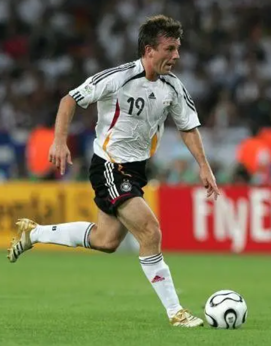 德国足球明星施奈德的资料?欧洲五大联赛最年轻出场记录