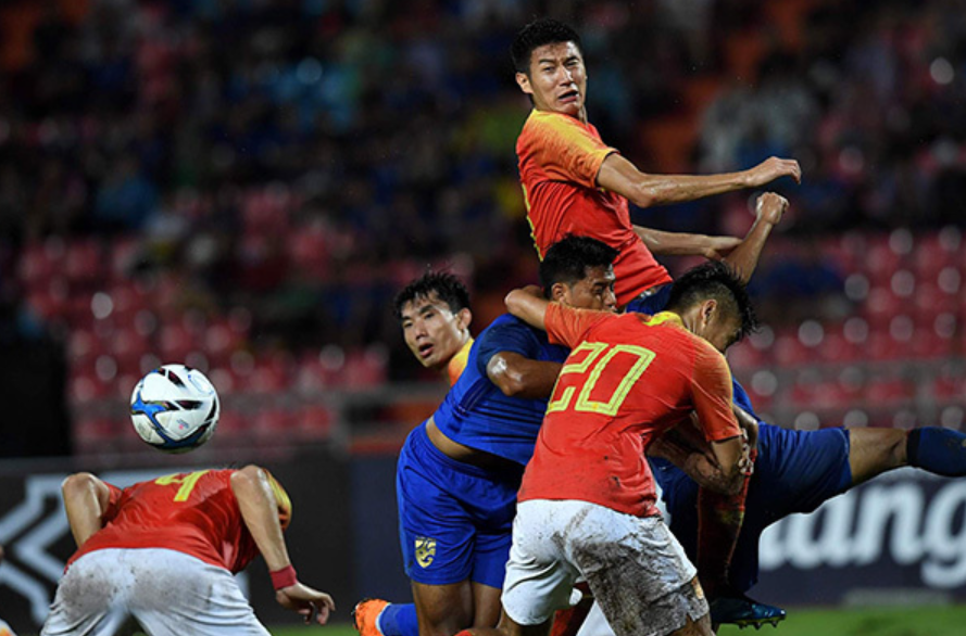 世预赛：泰国1-2中国男足，中国男足客场逆转泰国