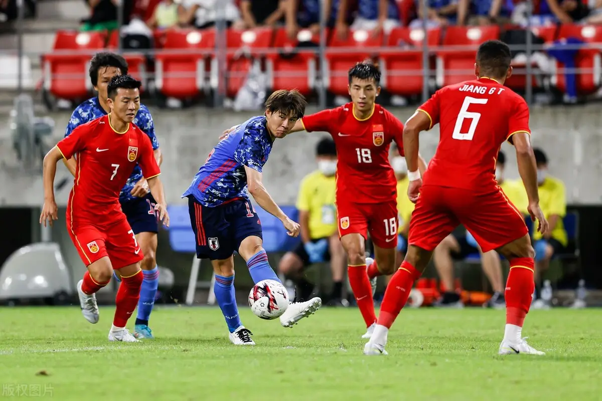 中国队和新加坡队哪个厉害些，伊万首展身手，国足为胜利而战!