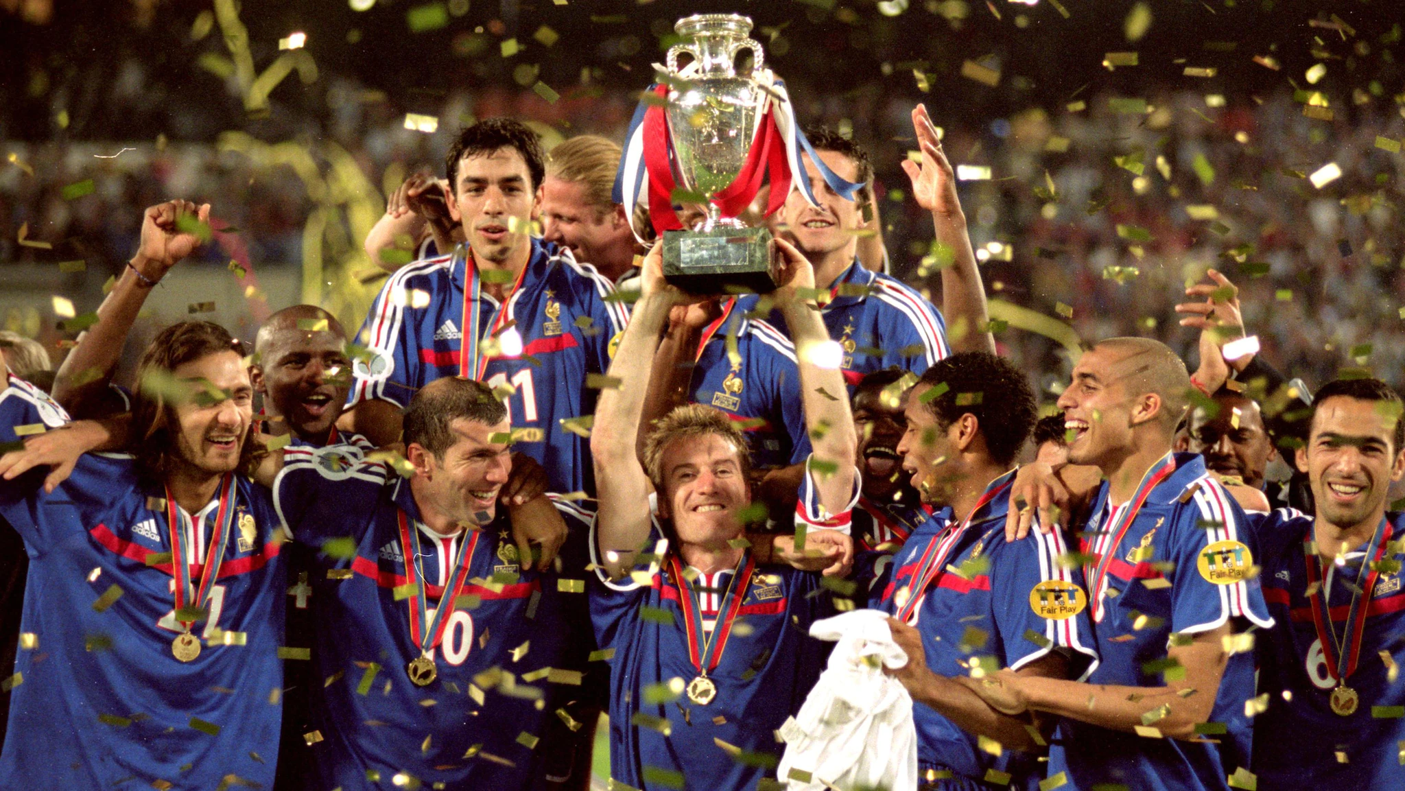 历届欧洲杯冠军：穿梭足球历史的光线传奇